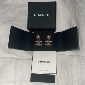 Gorgeous Chanel CC earrings